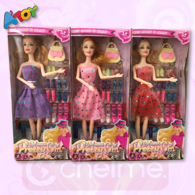 MUÑECA ARTICULADA CON ACCESORIOS